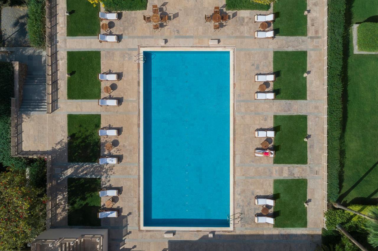 Отель Trident Удайпур Экстерьер фото Aerial view of the pool